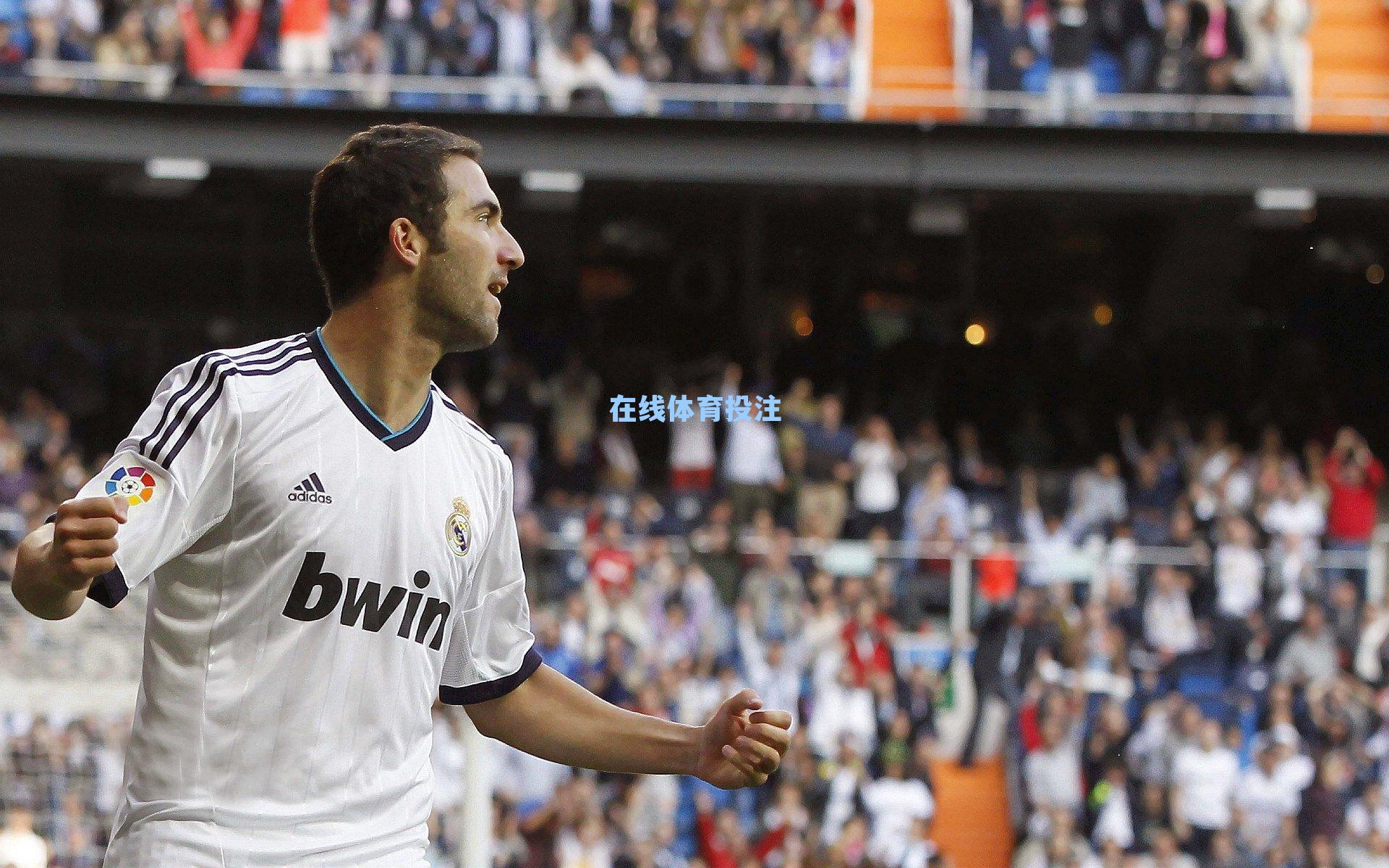 欧战传奇再续！诺丁汉森林主场2-0力克波尔图，时隔近三十年重迎胜利曙光